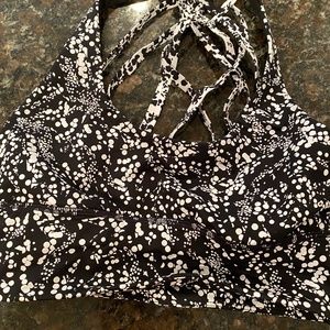 Lululemon sports bra